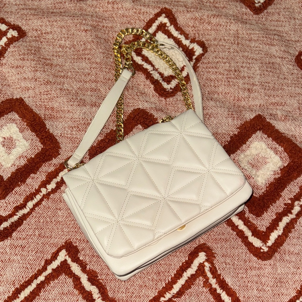 Elegant White Quilted Shoulder Bag